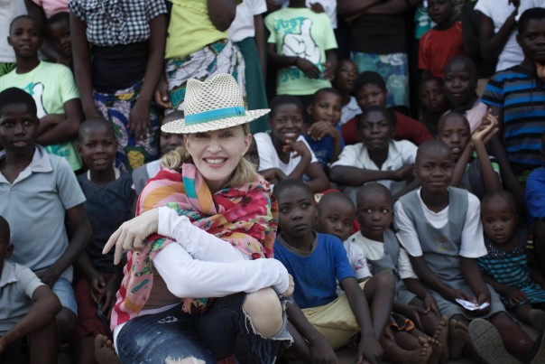 Madonna en visite à l'orphelinat Home of Hope à Mchinji, au Malawi.